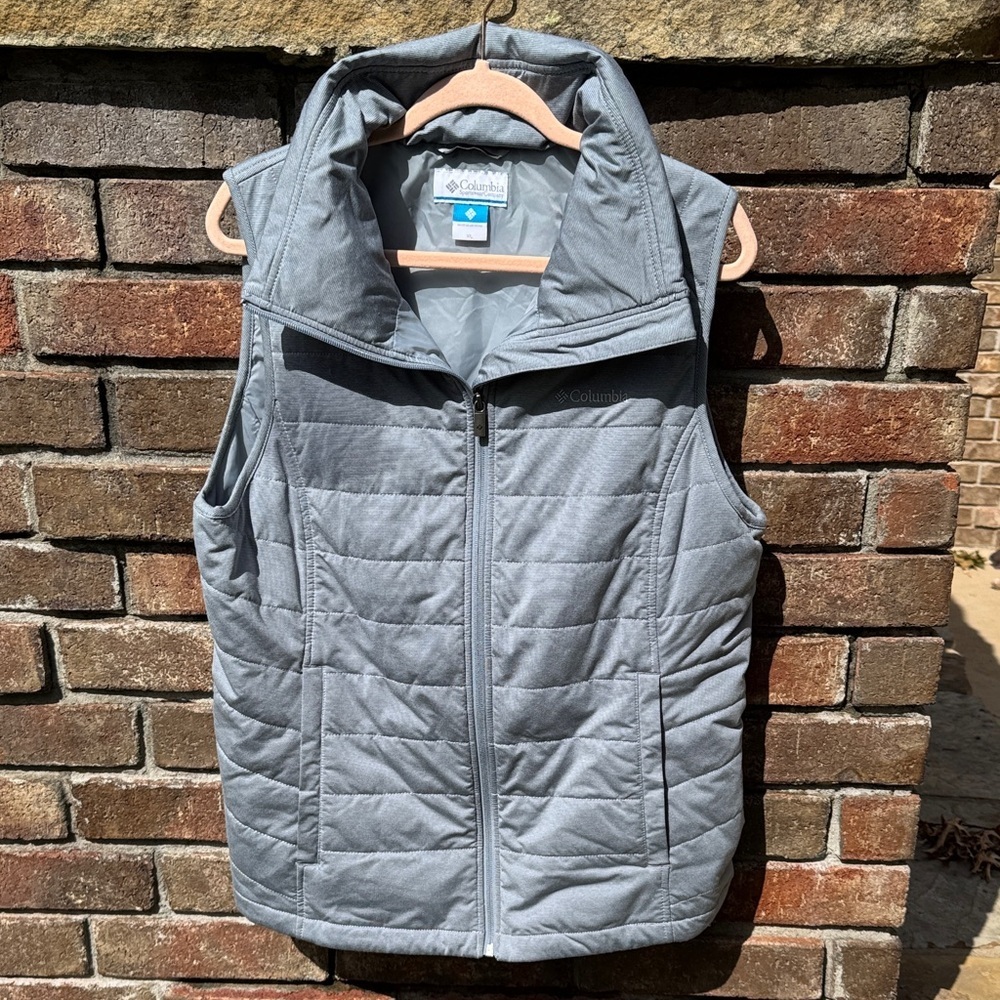 Columbia gray striped women’s vest size XL